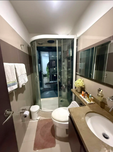 Baño con ducha tipo spa